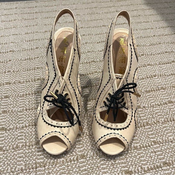 LAMB by Gwen Stefani Cream & Black “Hoshi” Heels | Size 6.5 - Picture 4 of 8